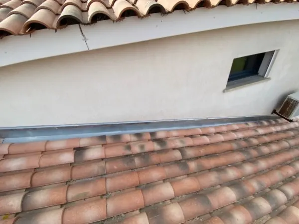 Recherche de fuite et inspection d'un solin sur une toiture à Lyon