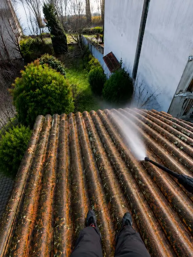 Recherche d'une infiltration d'eau sur une toiture à Lyon