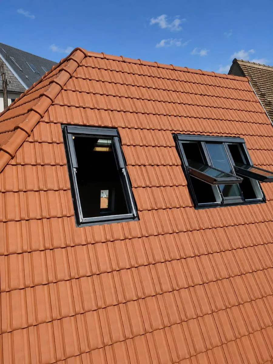 Fenêtres de toit sur couverture en tuiles