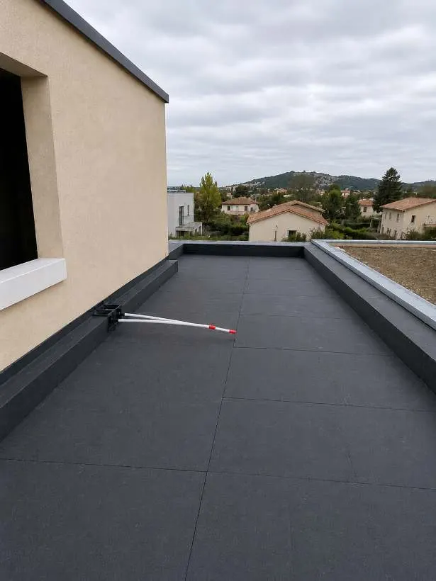Toit-terrasse accessible, avant